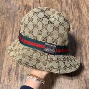 Gucci Tan Bucket Hat with Iconic Stripe